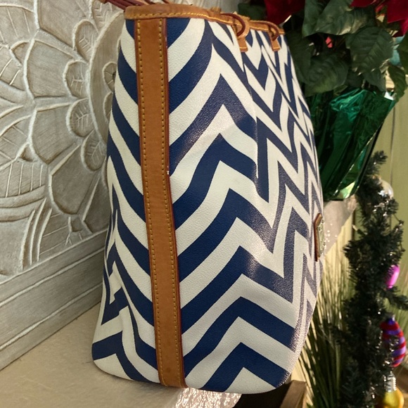 Dooney & Bourke Chevron Tote - Picture 5 of 11